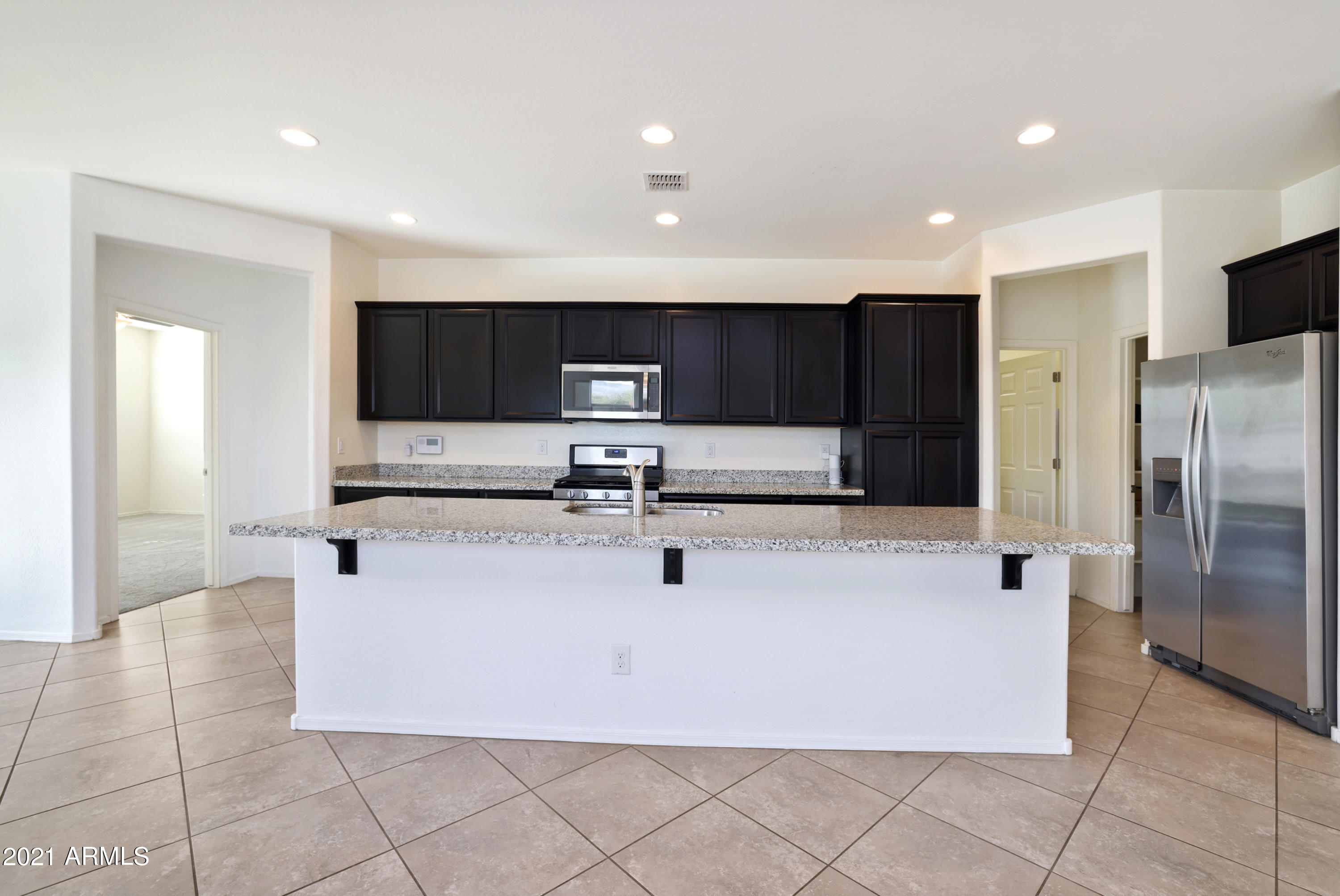 2527 East Beverly Road Phoenix, AZ 85042 - Photo 11 of 35 0H0A0953