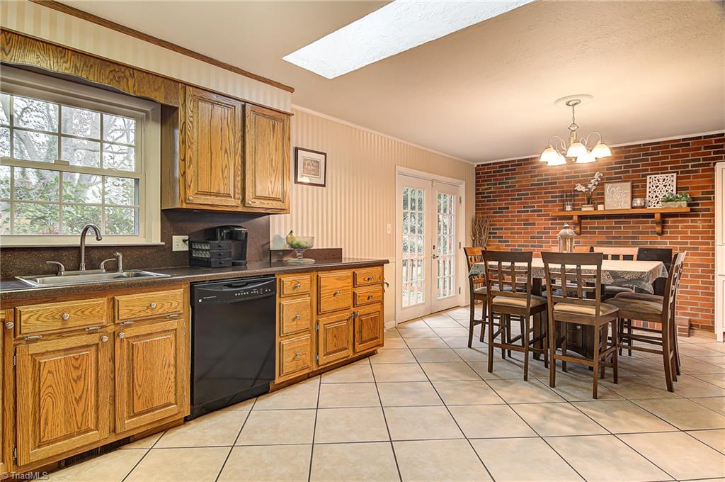 107 Edgeview Road High Point, NC 27260 - Photo 12 of 30 Gallery Image 12
