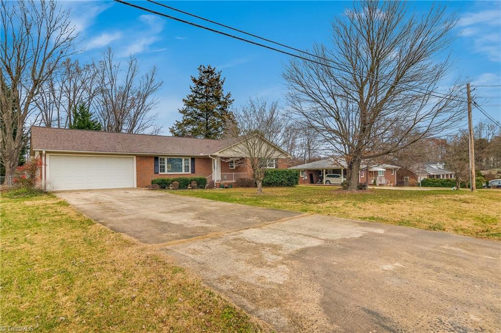 107 Edgeview Road High Point, NC 27260 - Photo 3 of 30 Gallery Image 3