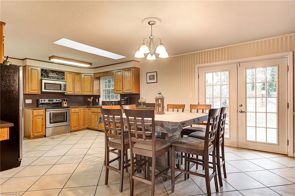 107 Edgeview Road High Point, NC 27260 - Photo 10 of 30 Gallery Image 10