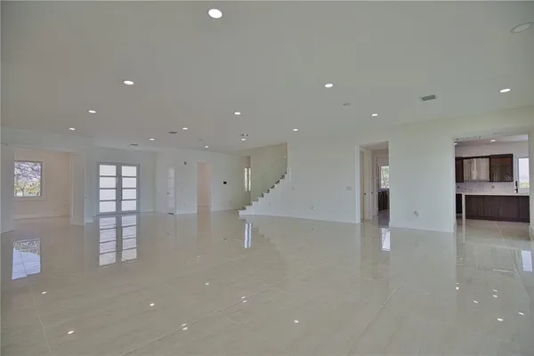an empty room with windows and pillars in it
