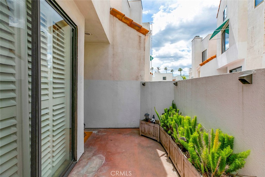 1340 Glenwood Road, Unit 4 Glendale, CA 91201 - Photo 11 of 49