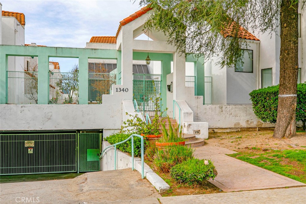 1340 Glenwood Road, Unit 4 Glendale, CA 91201 - Photo 2 of 49