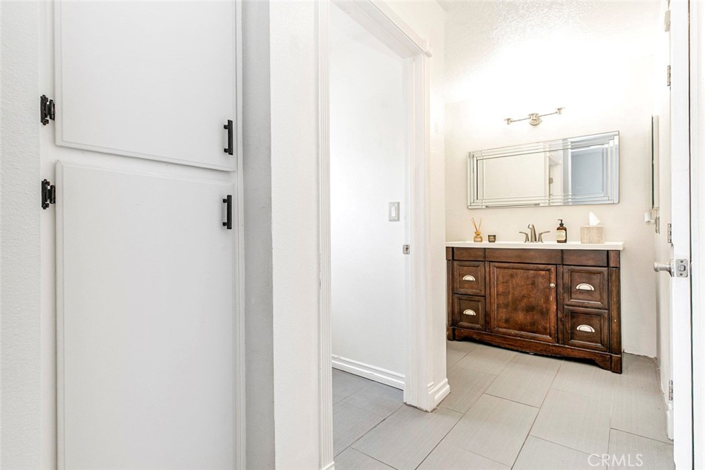 1340 Glenwood Road, Unit 4 Glendale, CA 91201 - Photo 33 of 49