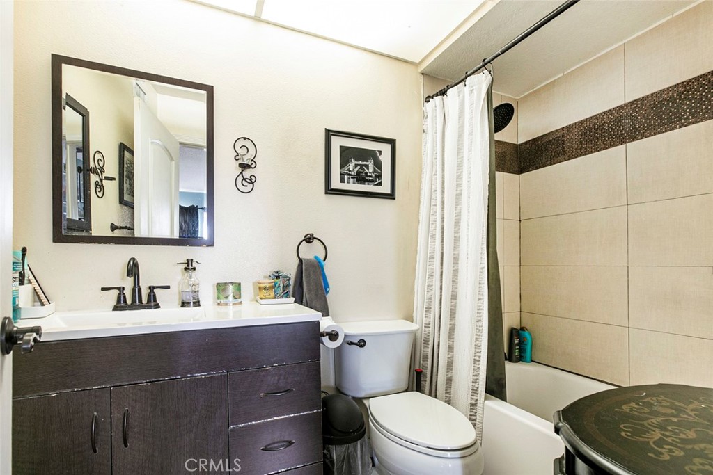 1340 Glenwood Road, Unit 4 Glendale, CA 91201 - Photo 36 of 49