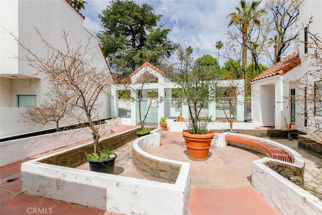 1340 Glenwood Road, Unit 4 Glendale, CA 91201 - Photo 5 of 49