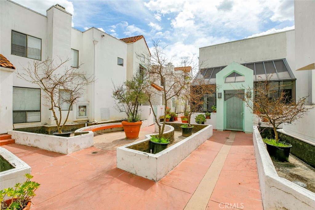 1340 Glenwood Road, Unit 4 Glendale, CA 91201 - Photo 7 of 49