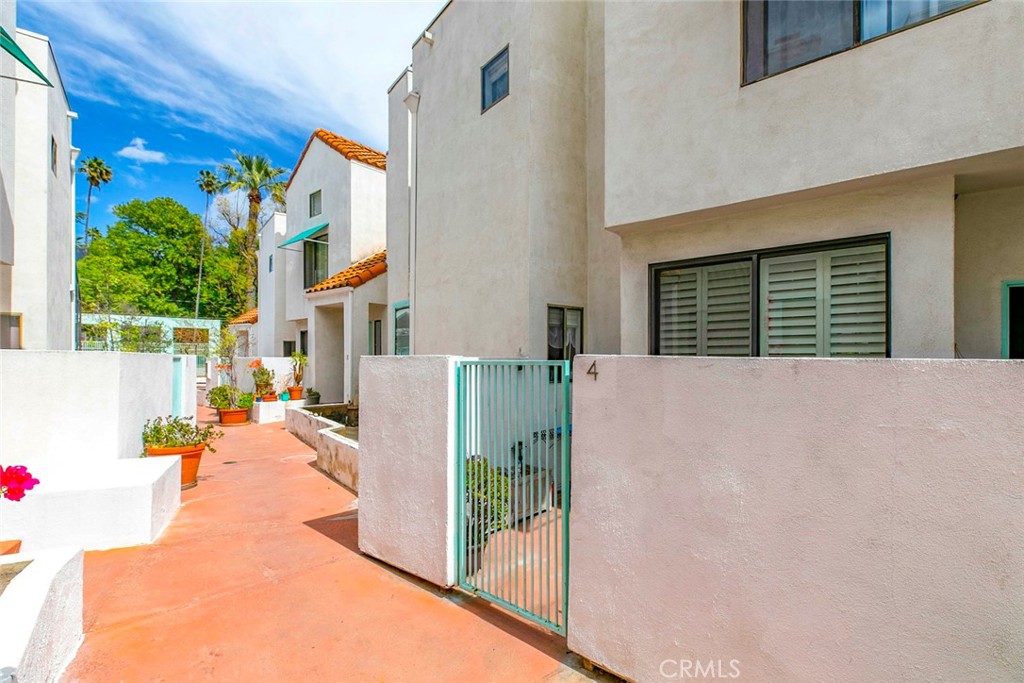 1340 Glenwood Road, Unit 4 Glendale, CA 91201 - Photo 8 of 49