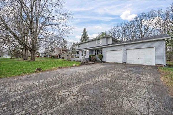 $269,900 | 18 Allandale Drive, Ogden, NY 14624