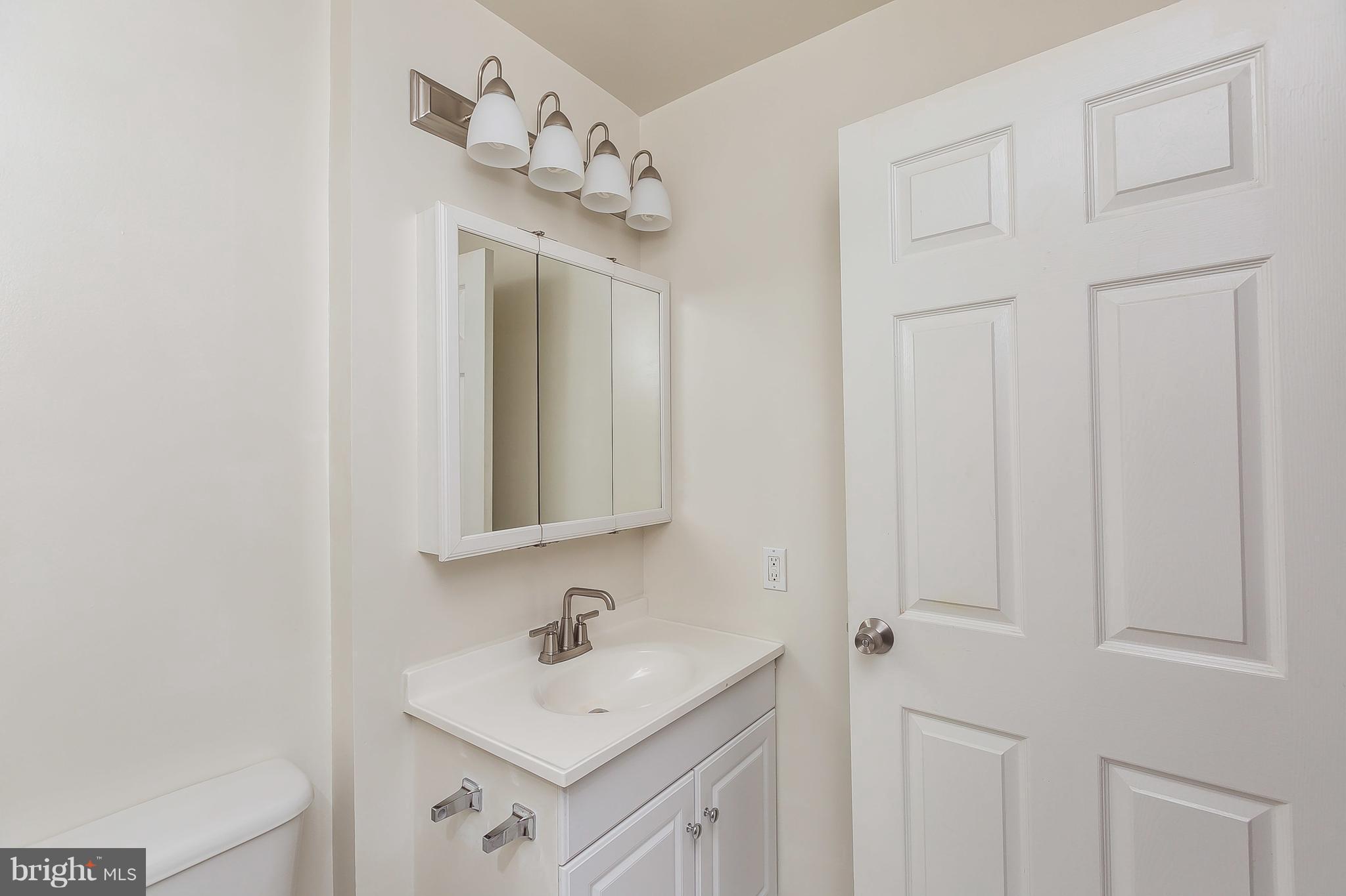 2 East Wheeling Street, Unit 209 Baltimore, MD 21230 - Photo 17 of 30 Bath (Master)