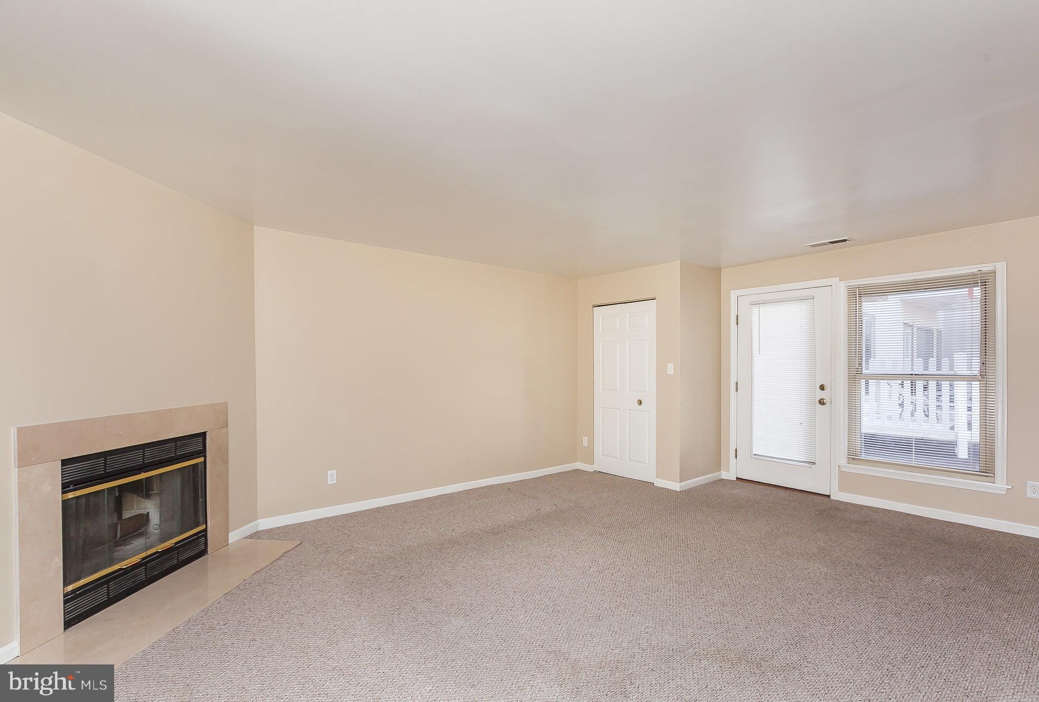 2 East Wheeling Street, Unit 209 Baltimore, MD 21230 - Photo 3 of 30 Living Room