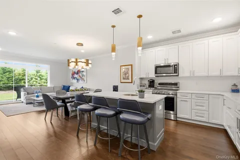 $1,225,000 | 21 Seasons Way, Dix Hills, NY 11746