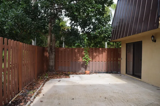 $1,950 | 5945 Southeast Windsong Lane, Unit 907, Stuart, FL 34997