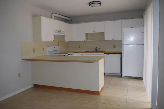 $1,950 | 5945 Southeast Windsong Lane, Unit 907, Stuart, FL 34997