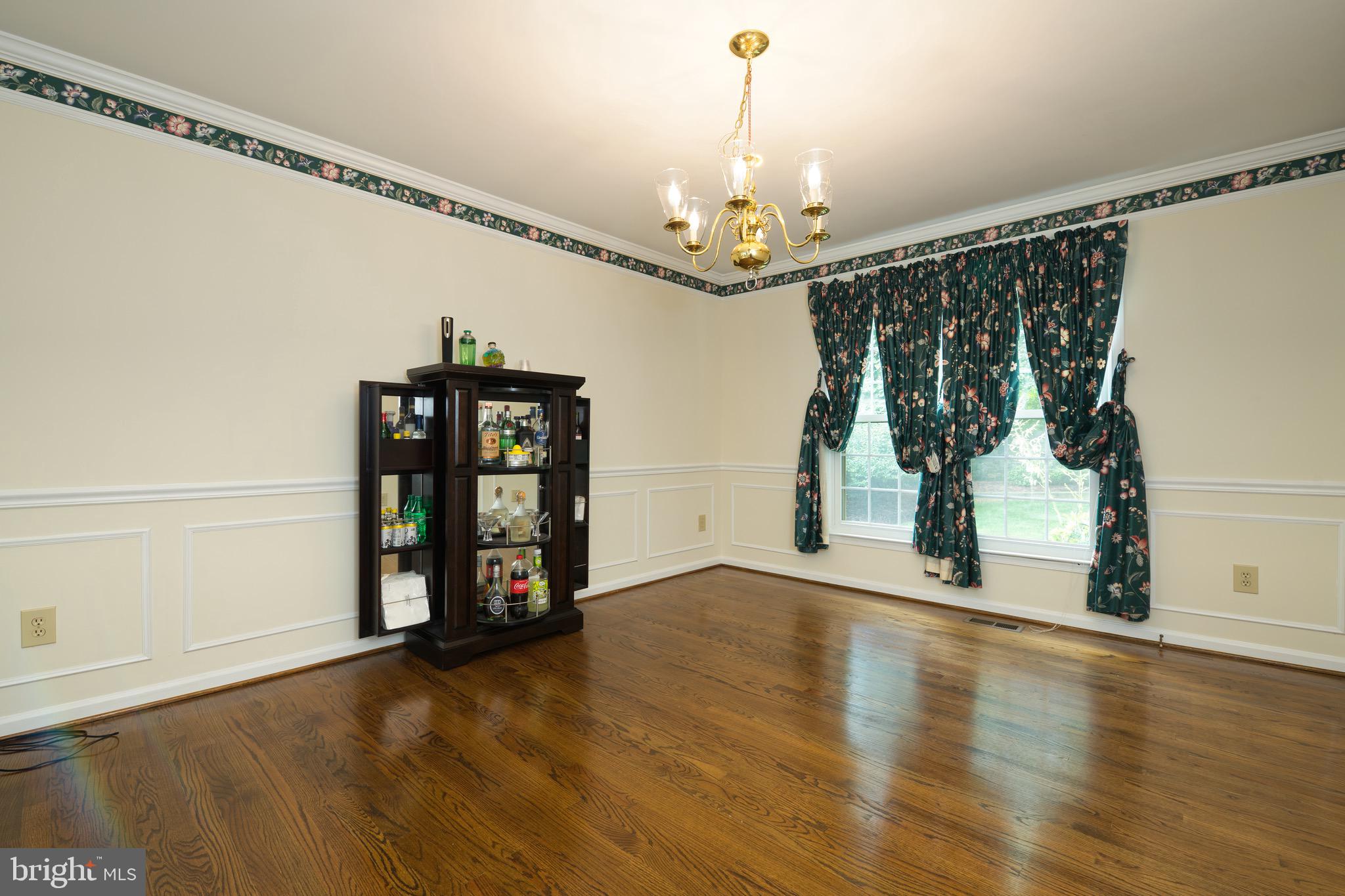 11722 Split Tree Circle Potomac, MD 20854 - Photo 11 of 56