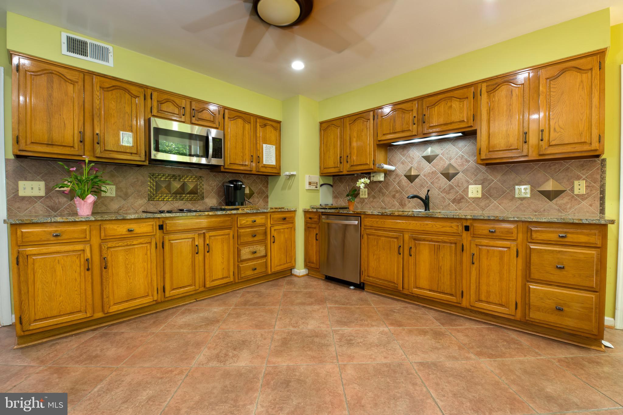 11722 Split Tree Circle Potomac, MD 20854 - Photo 17 of 56