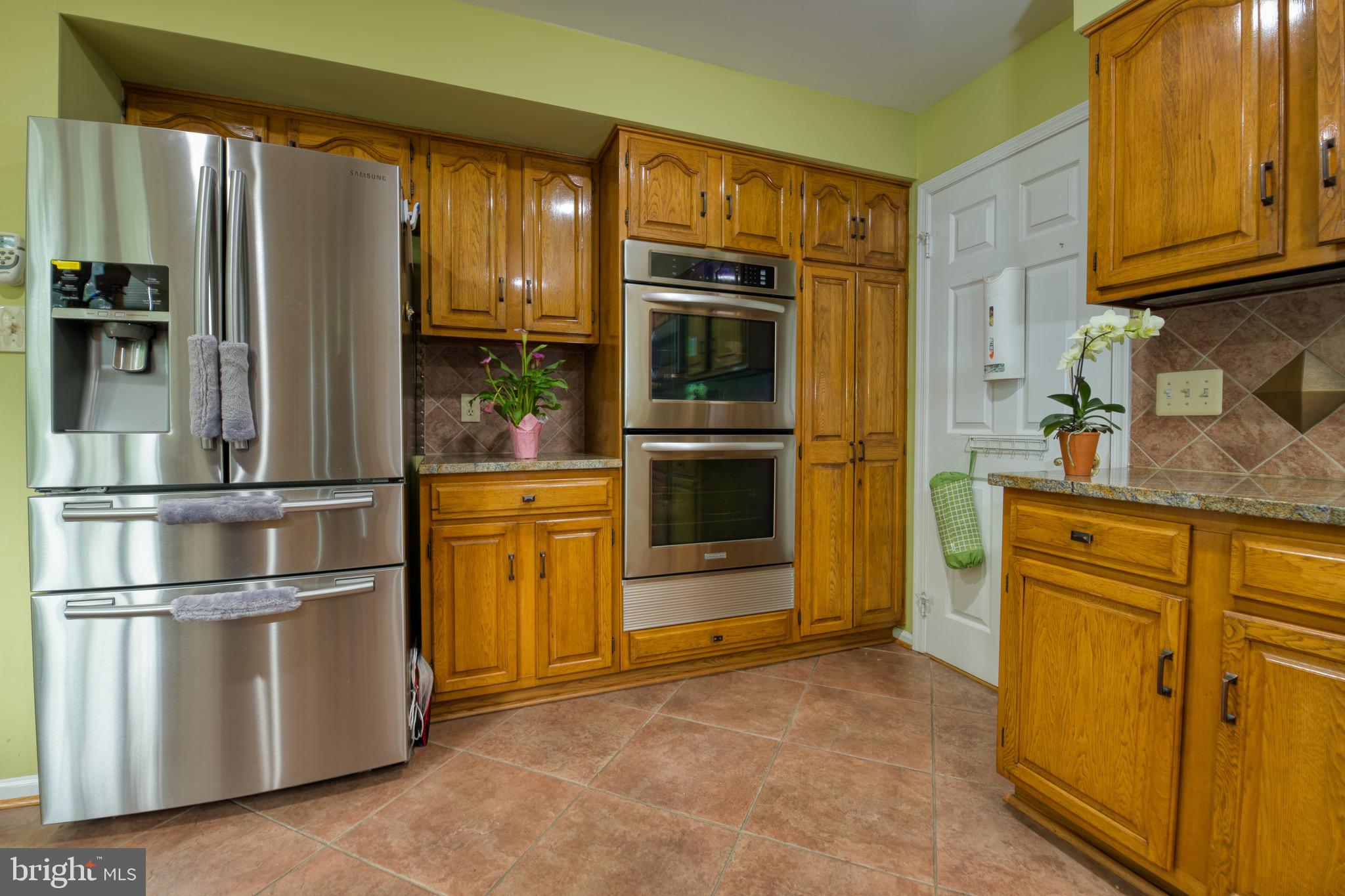 11722 Split Tree Circle Potomac, MD 20854 - Photo 18 of 56