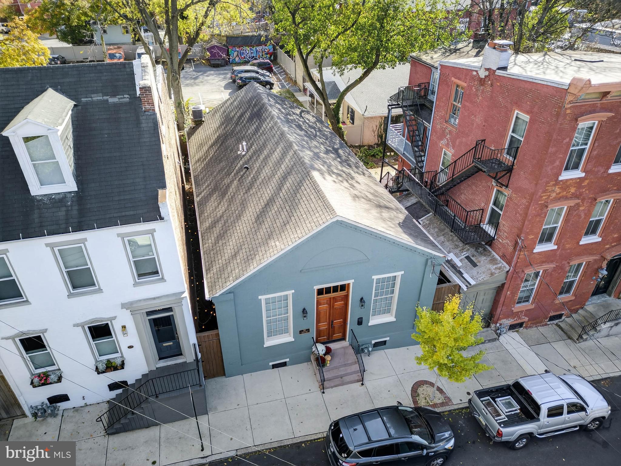 14 East Farnum Street Lancaster, PA 17602 - Photo 46 of 50 a vase of flowers sitting on a table