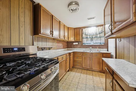 $109,900 | 1305 Highland Avenue, Chester, PA 19013