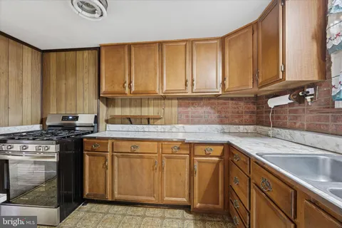 $109,900 | 1305 Highland Avenue, Chester, PA 19013