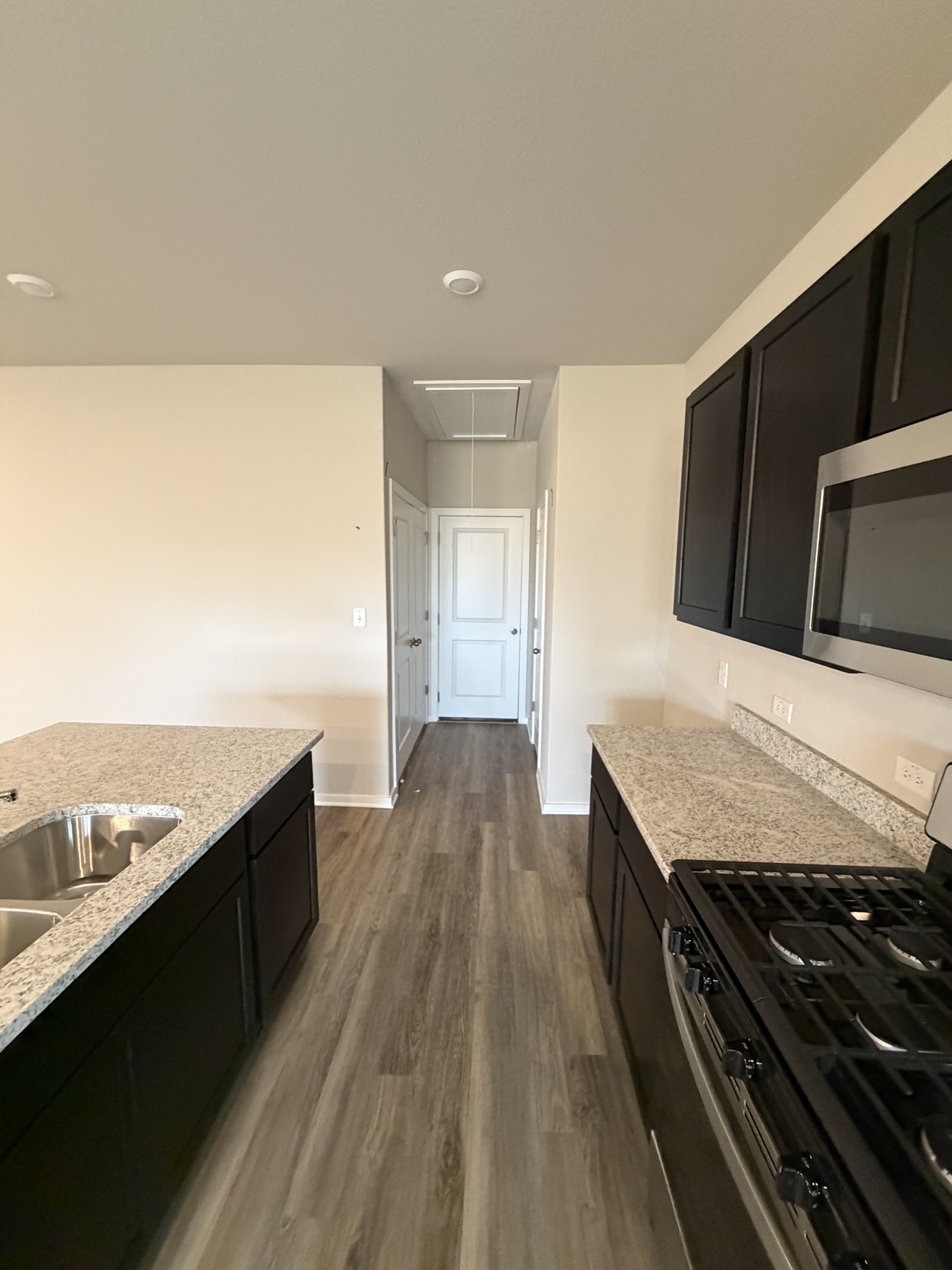13717 Ryan Range Lane Elgin, TX 78621 - Photo 5 of 20 Beautiful finishes in Light & Bright Kitchen