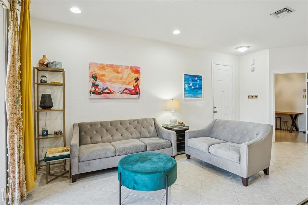 4910 Bonsai Circle, Unit 110 Palm Beach Gardens, FL 33418 - Photo 18 of 24 Living Room