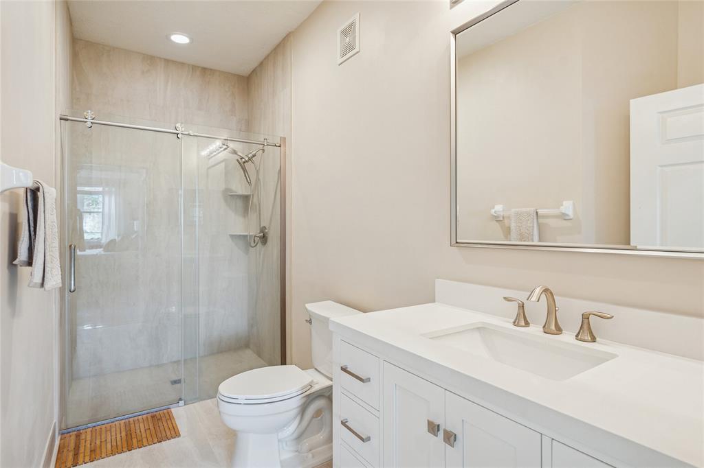4910 Bonsai Circle, Unit 110 Palm Beach Gardens, FL 33418 - Photo 4 of 24 Master ensuite Bath
