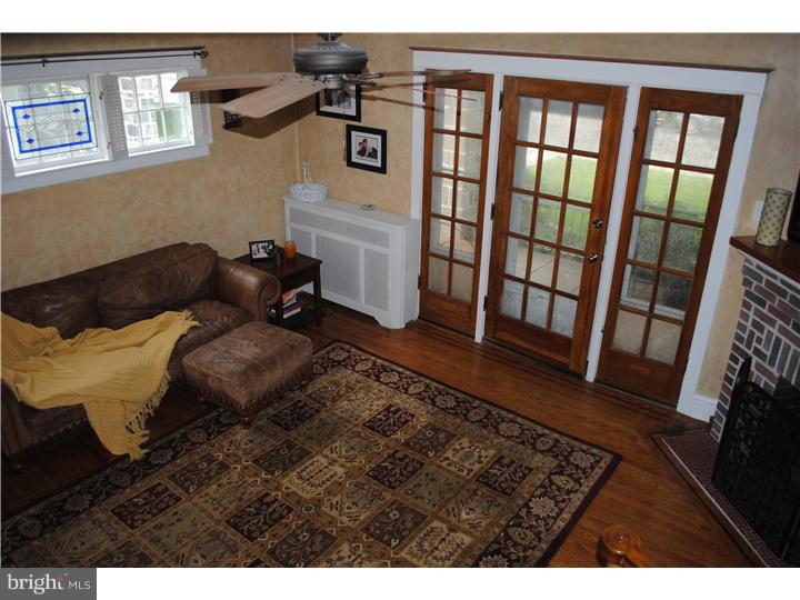 121 Sycamore Road Havertown, PA 19083 - Photo 3 of 15