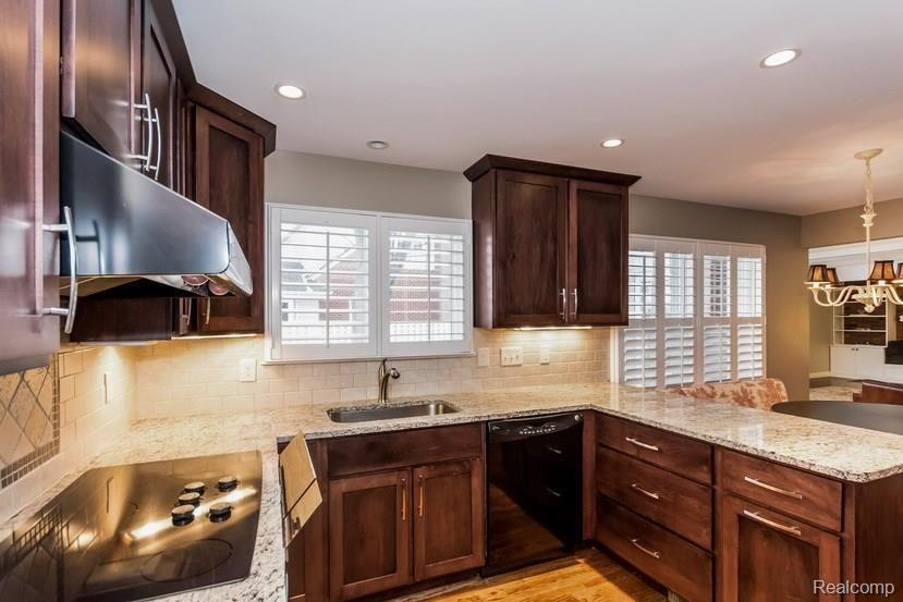 1120 Torrey Road Grosse Pointe, MI 48236 - Photo 13 of 30 016-Kitchen-1414731-mls.jpg