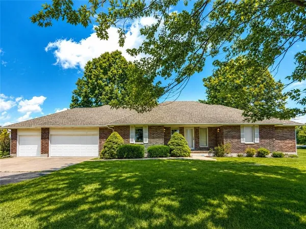 $1,150,000 | 21007 South Cleveland Avenue, Belton, MO 64012