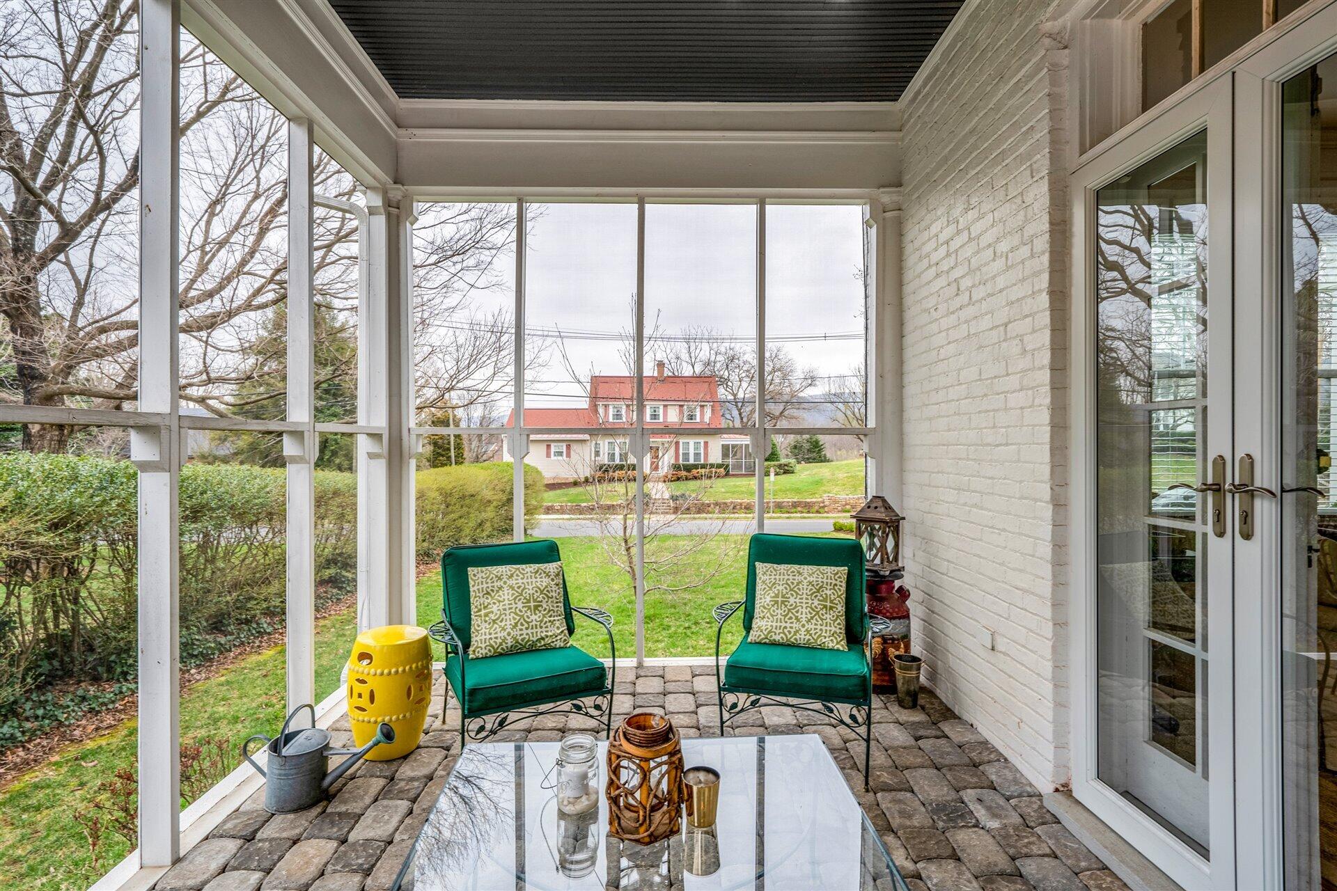 400 High Street Salem, VA 24153 - Photo 16 of 67 a living room filled with furniture and a large window