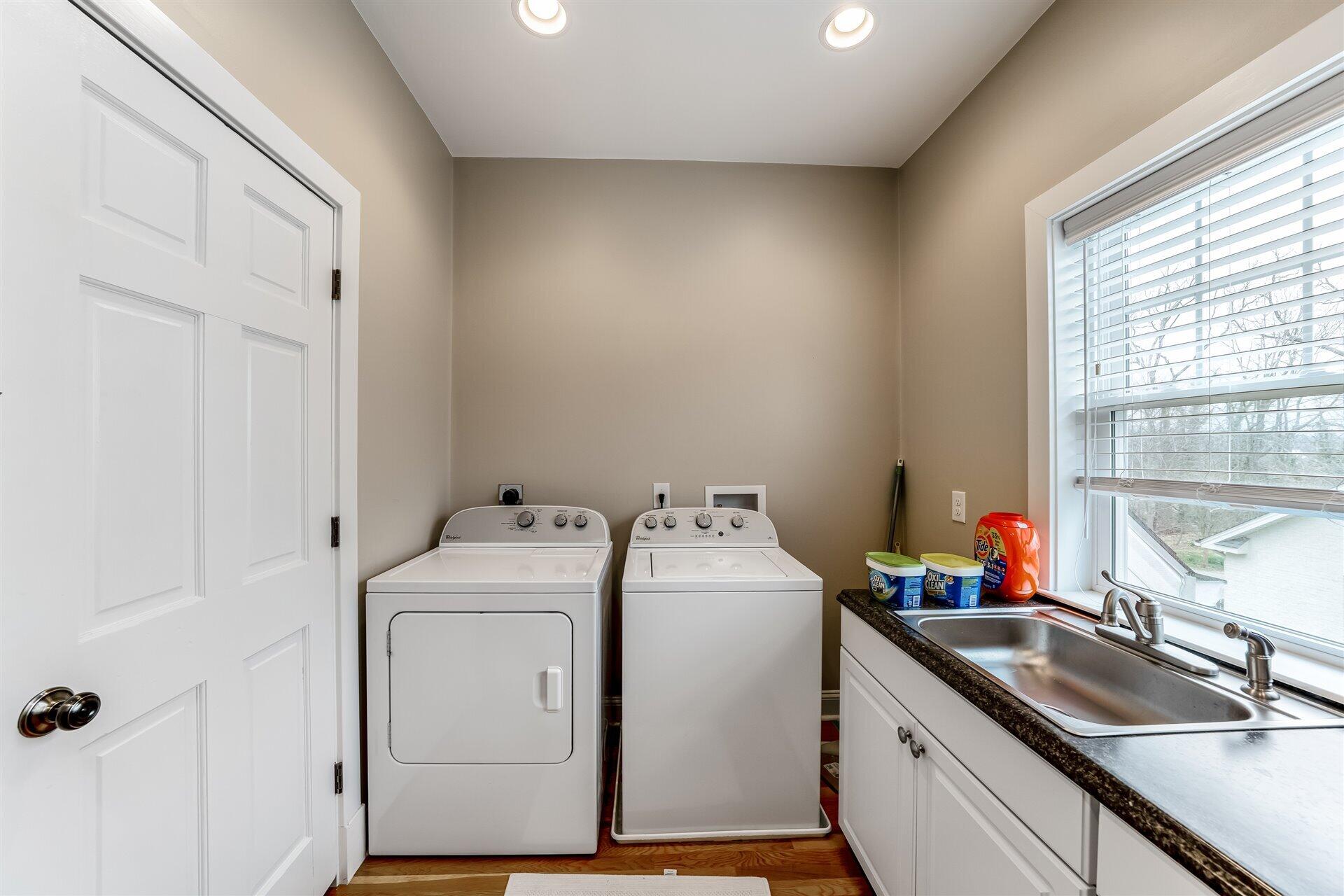 400 High Street Salem, VA 24153 - Photo 42 of 67 a utility room with dryer and washer