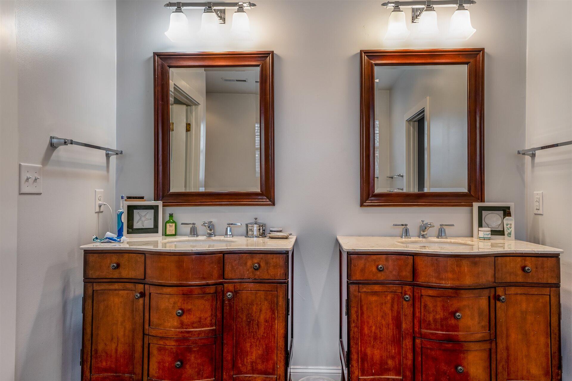 400 High Street Salem, VA 24153 - Photo 48 of 67 a bathroom with 2 sink and a mirror