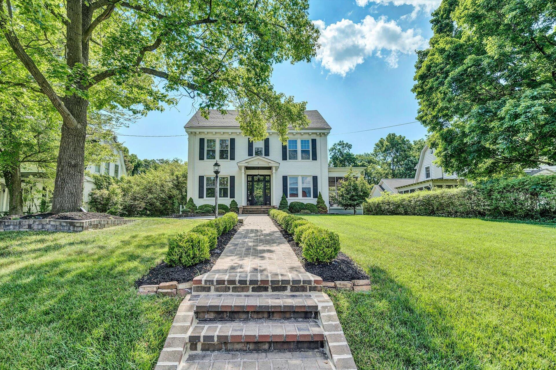 400 High Street Salem, VA 24153 - Photo 6 of 67 a front view of a house with garden