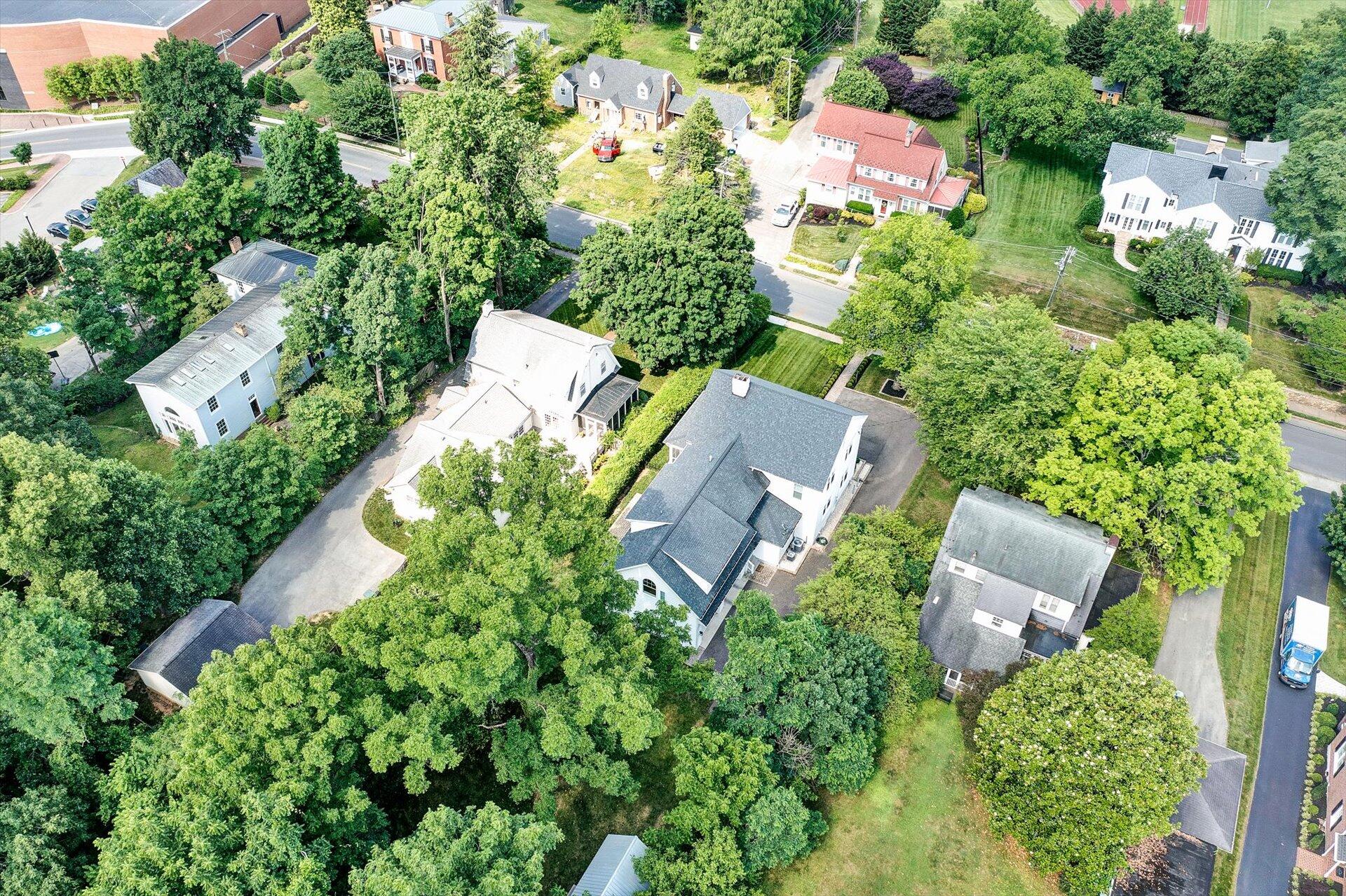 400 High Street Salem, VA 24153 - Photo 66 of 67 an aerial view of a house with a yard and lake view