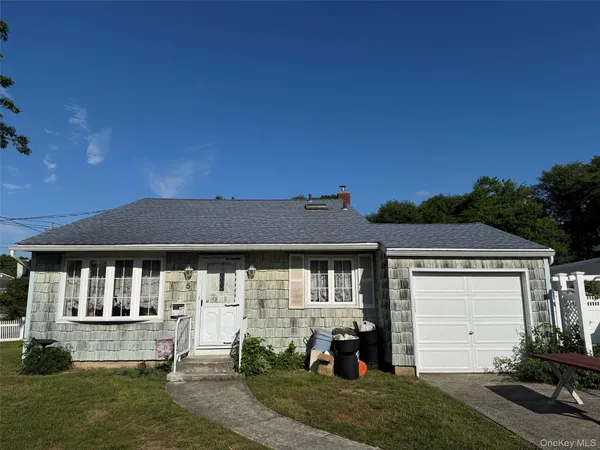$499,999 | 5 Lion Lane, North Babylon, NY 11703