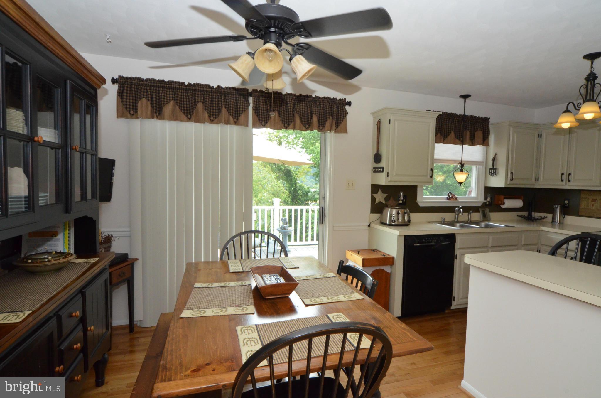 911 Horizon Road Mount Airy, MD 21771 - Photo 7 of 25 Dining area