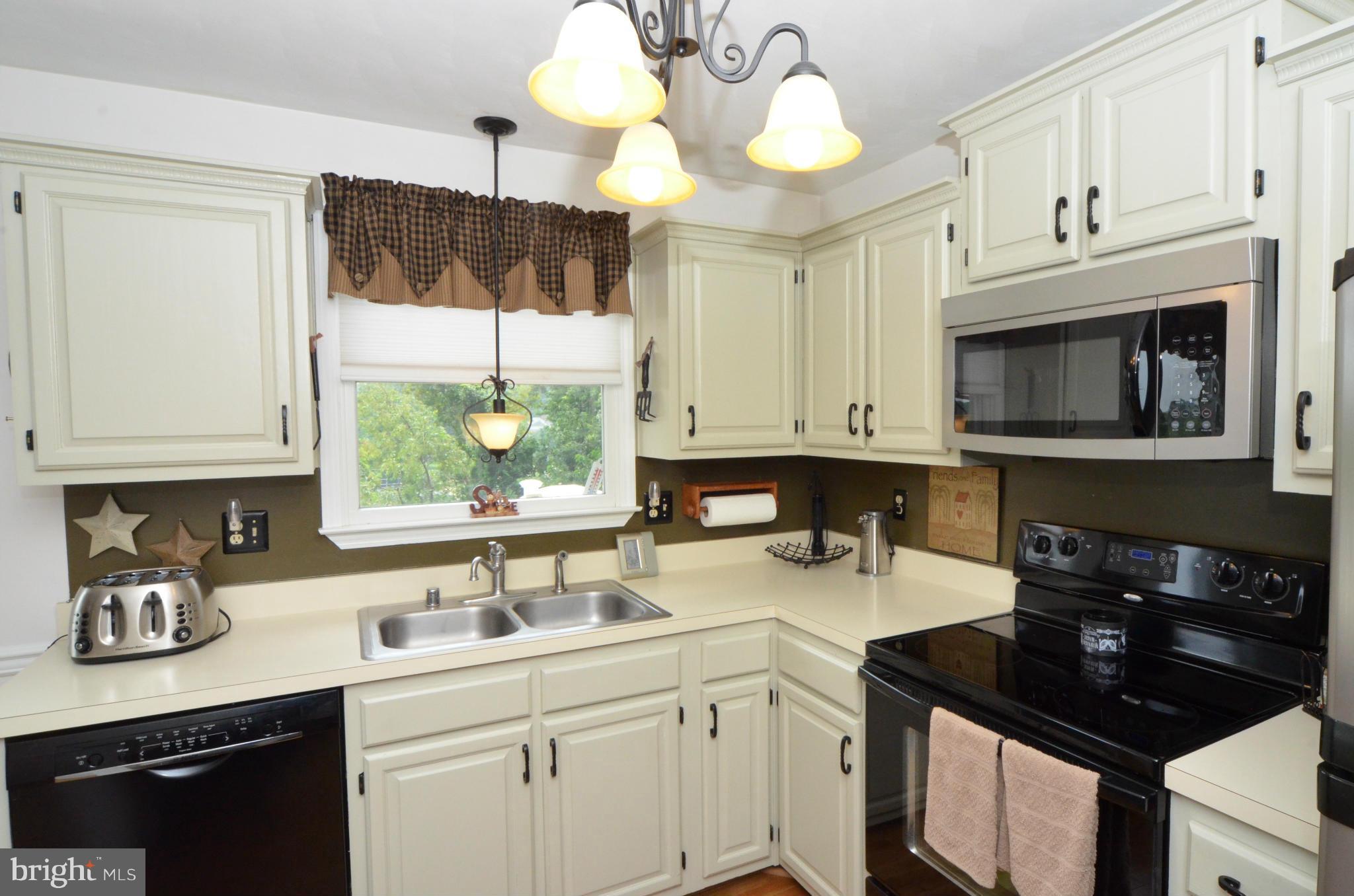 911 Horizon Road Mount Airy, MD 21771 - Photo 8 of 25 Kitchen 3