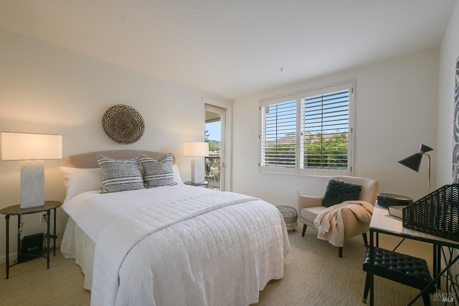 400 Deer Valley Road, Unit 2A San Rafael, CA 94903 - Photo 6 of 22 a bedroom with a bed and a window