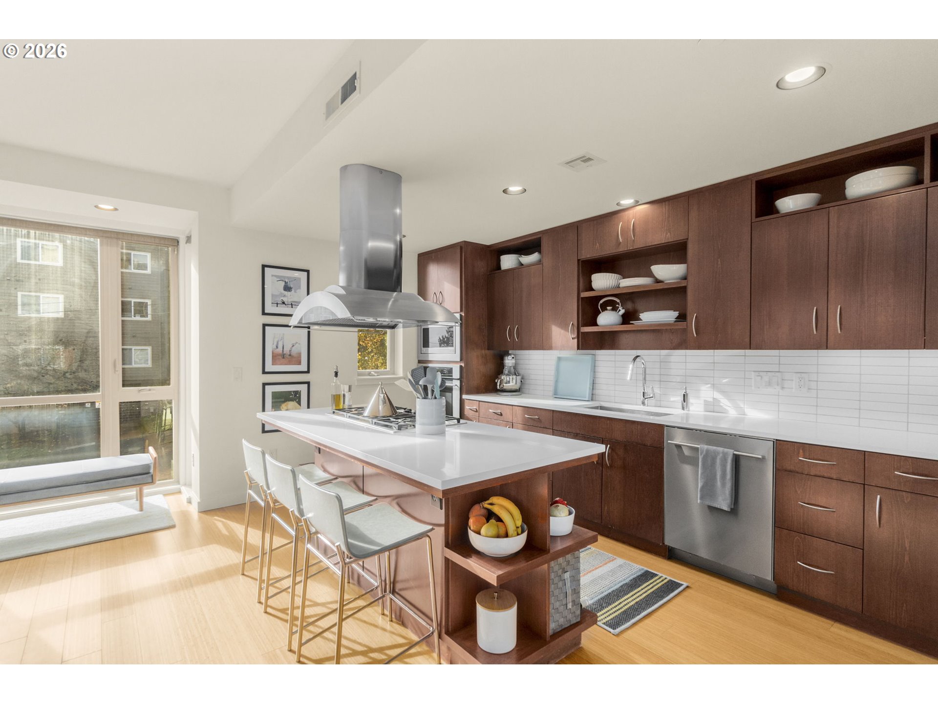 4280 South Corbett Avenue, Unit 102 Portland, OR 97239 - Photo 11 of 27 Kitchen