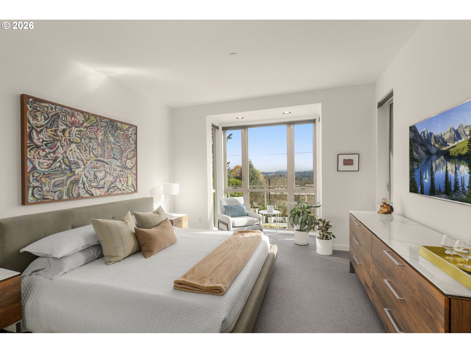 4280 South Corbett Avenue, Unit 102 Portland, OR 97239 - Photo 14 of 27 Owner's Suite Bedroom