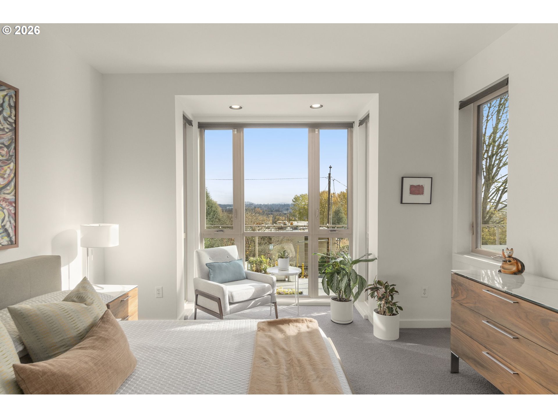 4280 South Corbett Avenue, Unit 102 Portland, OR 97239 - Photo 15 of 27 Owner's Suite Bedroom