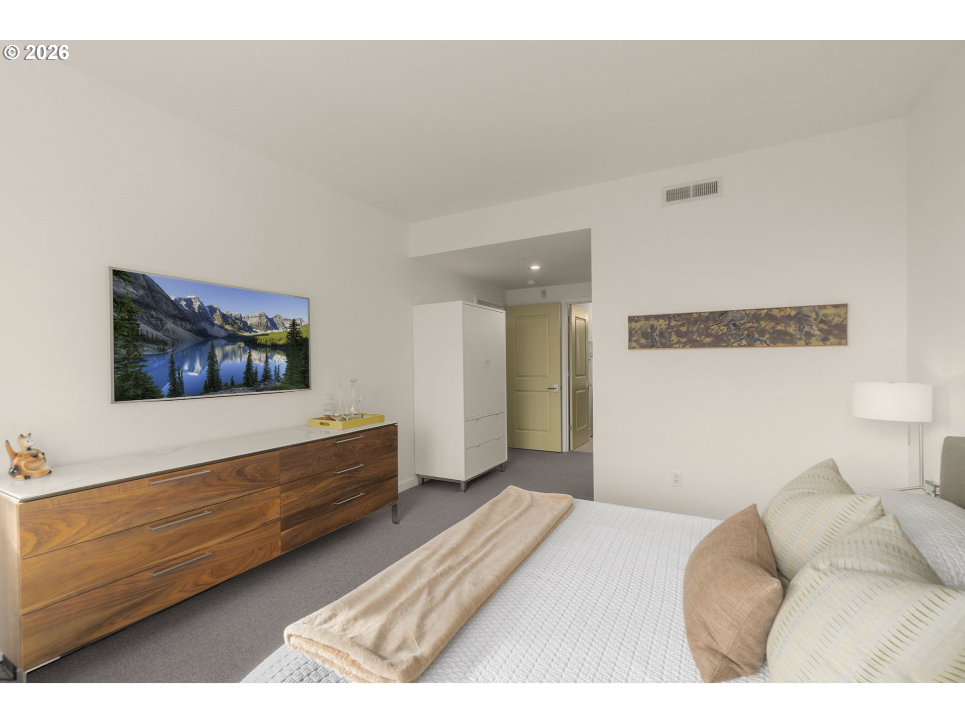 4280 South Corbett Avenue, Unit 102 Portland, OR 97239 - Photo 16 of 27 Owner's Suite Bedroom