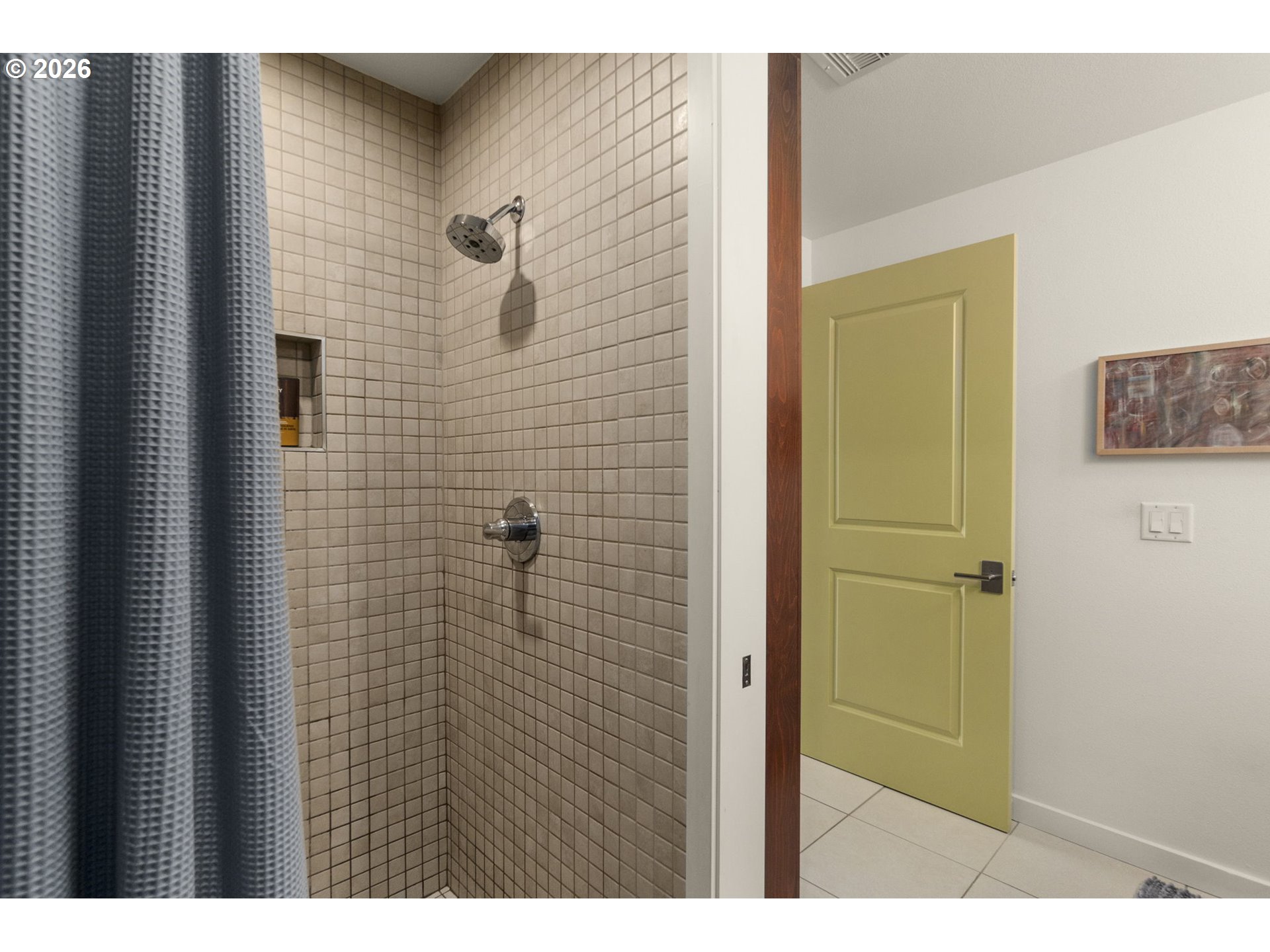 4280 South Corbett Avenue, Unit 102 Portland, OR 97239 - Photo 18 of 27 Owner's Suite Bathroom