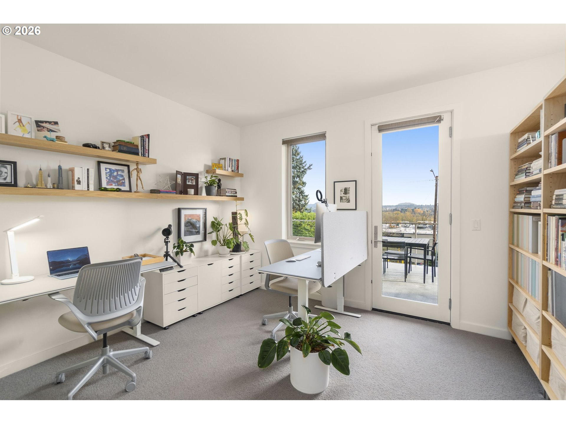 4280 South Corbett Avenue, Unit 102 Portland, OR 97239 - Photo 19 of 27 Bedroom