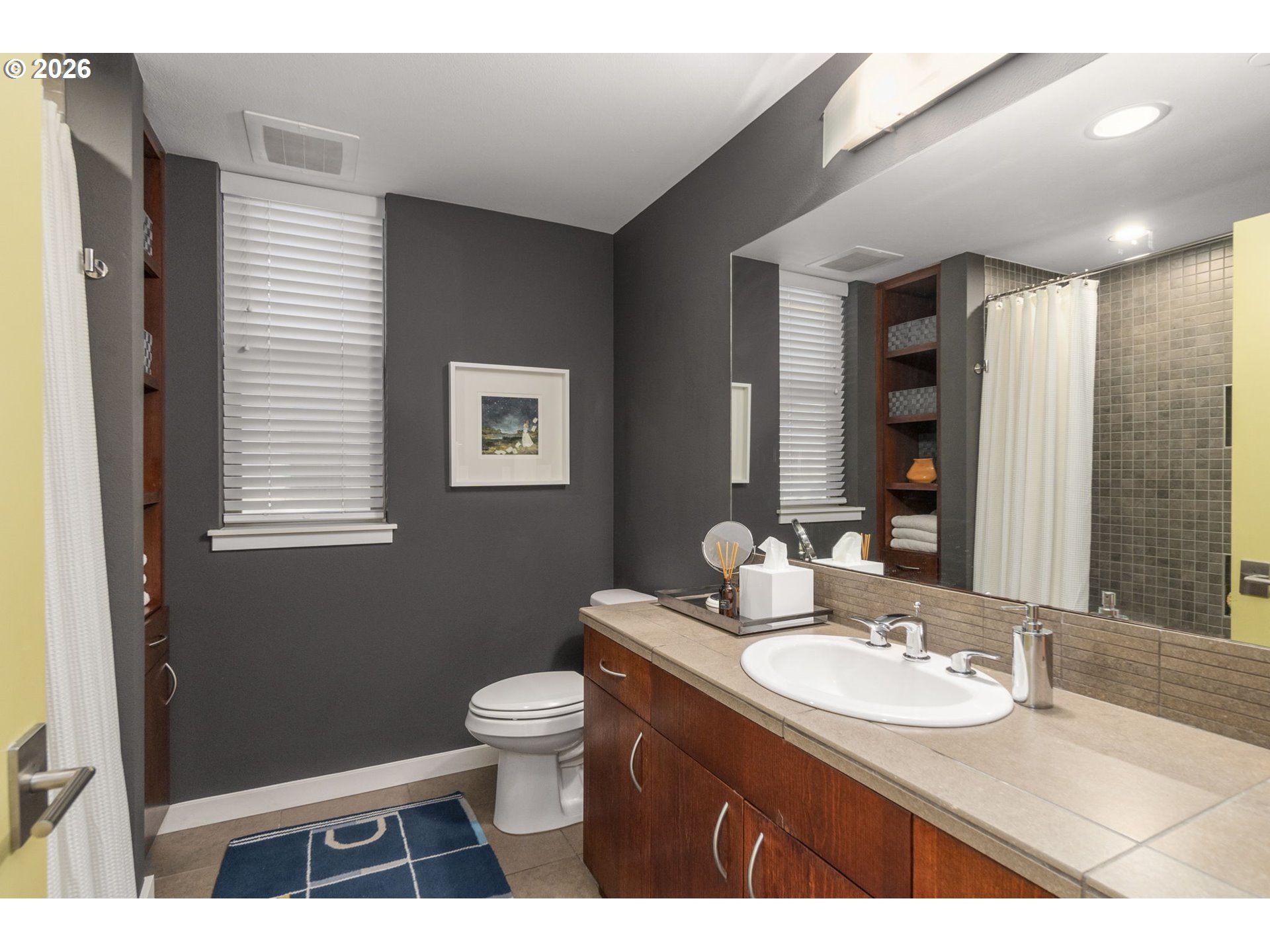 4280 South Corbett Avenue, Unit 102 Portland, OR 97239 - Photo 20 of 27 Bathroom