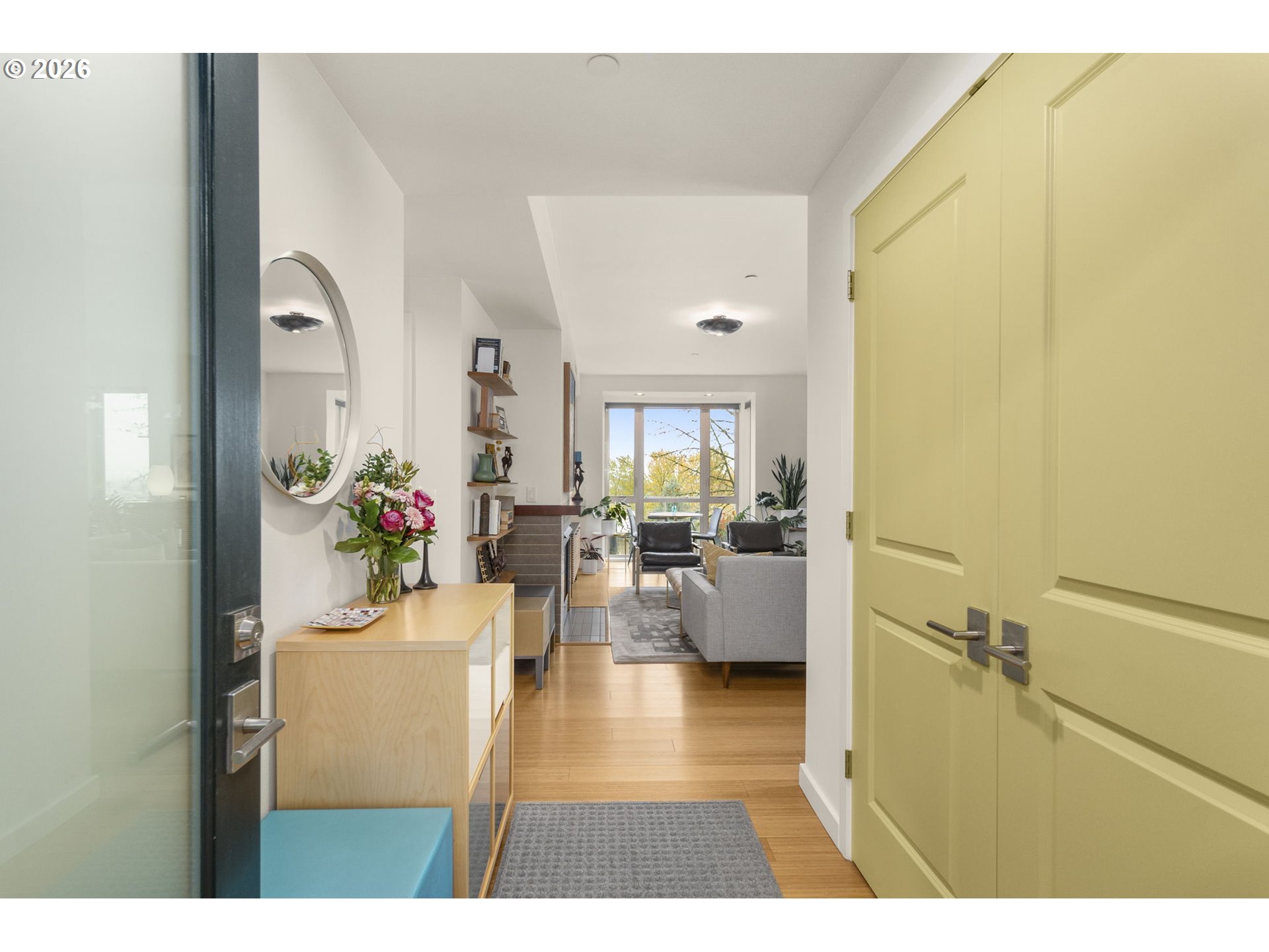 4280 South Corbett Avenue, Unit 102 Portland, OR 97239 - Photo 2 of 27 Entrance/Foyer