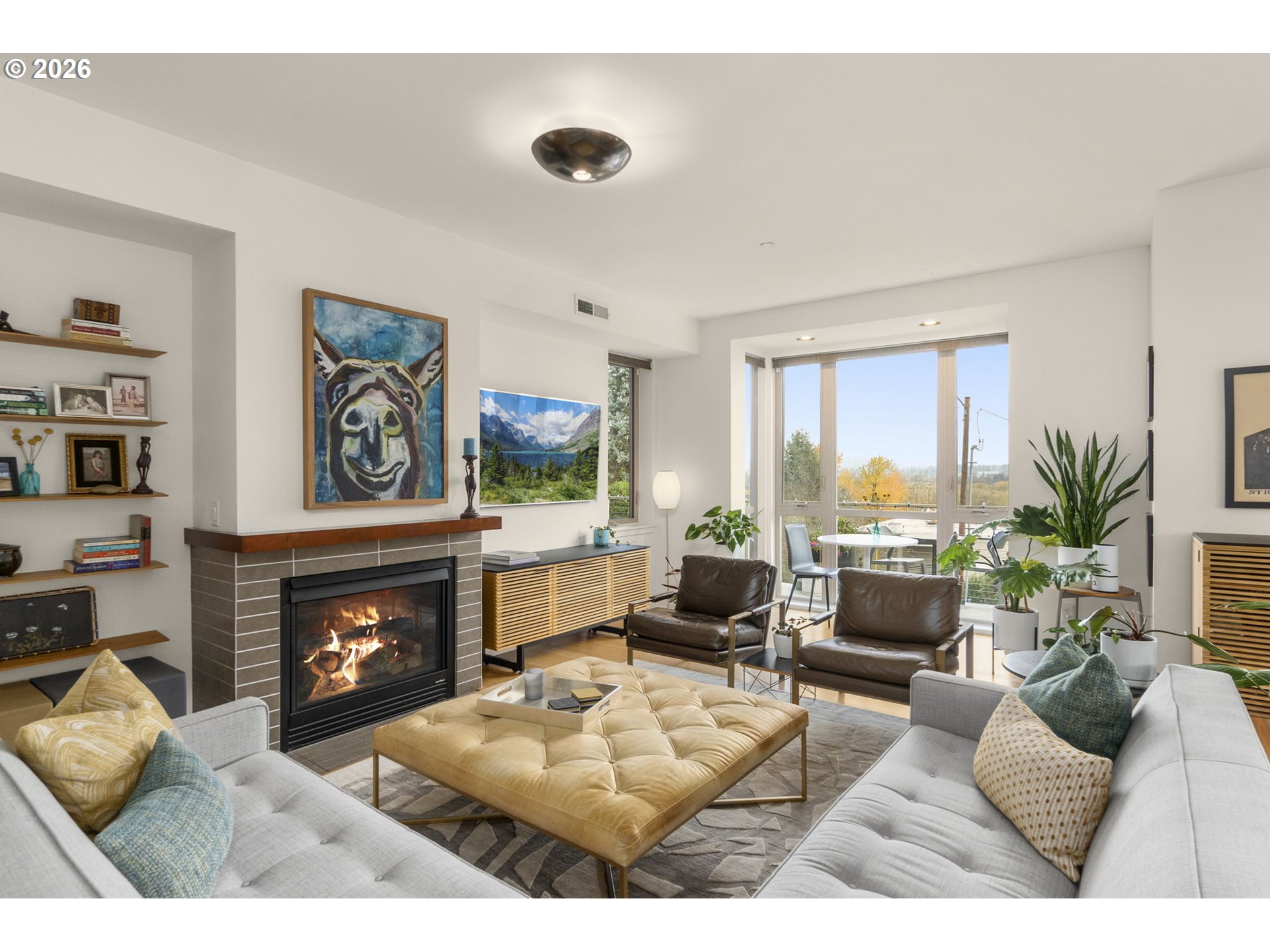 4280 South Corbett Avenue, Unit 102 Portland, OR 97239 - Photo 4 of 27 Living Room