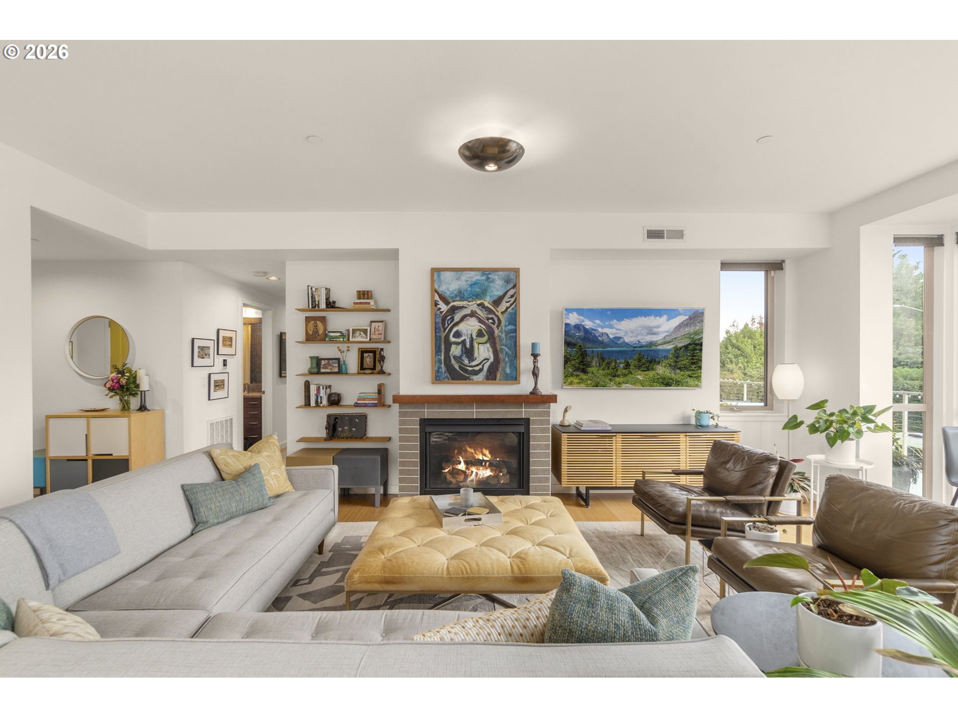 4280 South Corbett Avenue, Unit 102 Portland, OR 97239 - Photo 5 of 27 Living Room