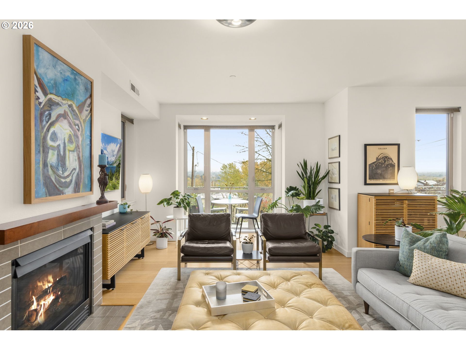 4280 South Corbett Avenue, Unit 102 Portland, OR 97239 - Photo 6 of 27 Living Room